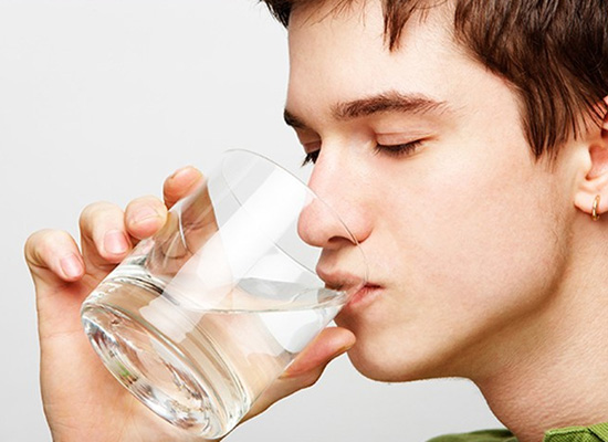 Uống nước buổi sáng giúp thanh lọc cơ thể
