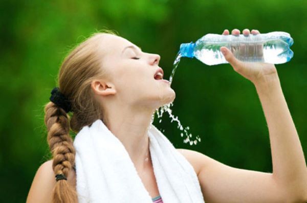 Uống nước ion kiềm giàu hydro